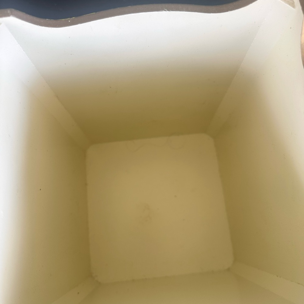 Croscill Home waste basket & tissue holder - Picture 7 of 9